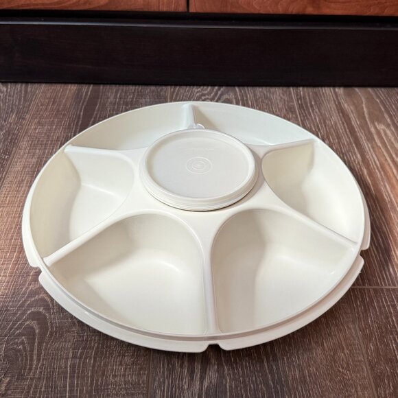 Tupperware Divided Snack and Dip Tray with Bowl - Picture 7 of 16